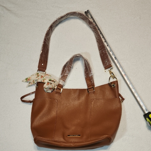 Steve Madden Tan Shoulder Bag with Floral Accent - Picture 4 of 10
